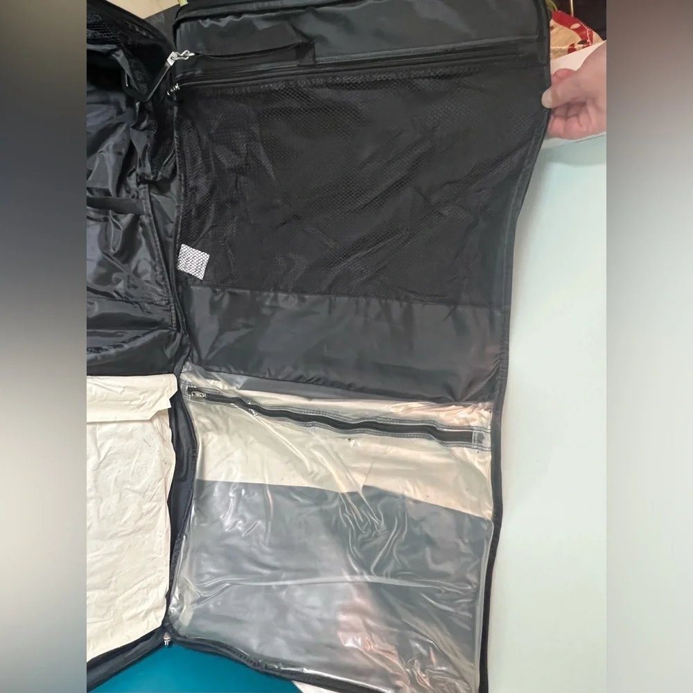 Samsonite Corsica Black Garment Bag Luggage - New With Tags NWT